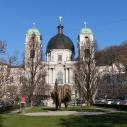 Makartplatz square and Church of the Holy Trinity