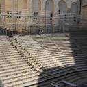 Avignon - Le Palais des Papes: la cour d'honneur prête pour le festival