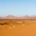 Ouzina dune and little Tagin