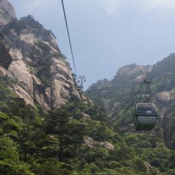 Jade screen cable car