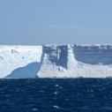 Iceberg table (100m d'épaisseur émergée, 900m total)